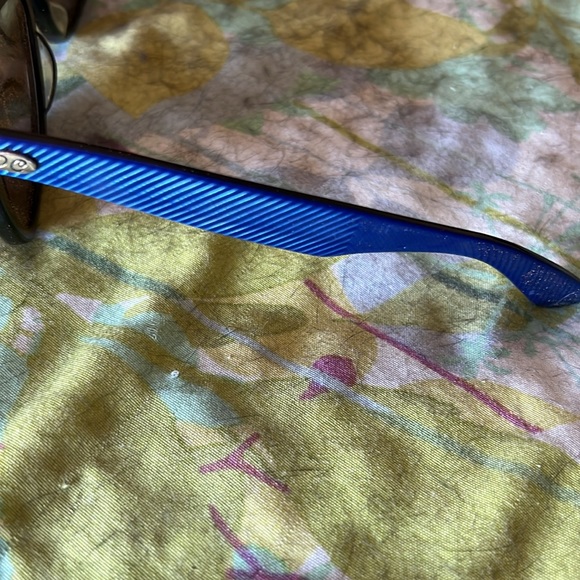 Oleg Cassini Women’s Sunglasses - Picture 5 of 6